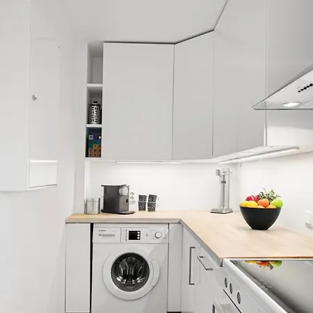Apartamento Sunny Near Center With Free Parking